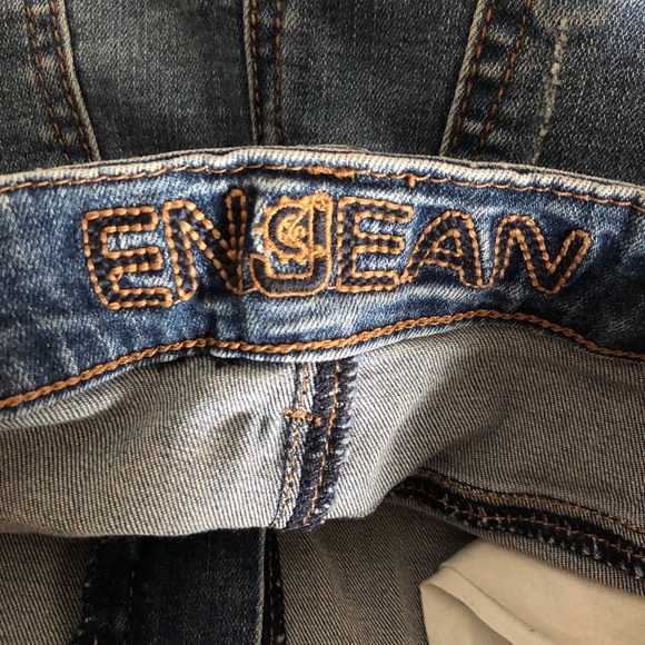 Enjean Exclusive Skirt - Picture 6 of 7